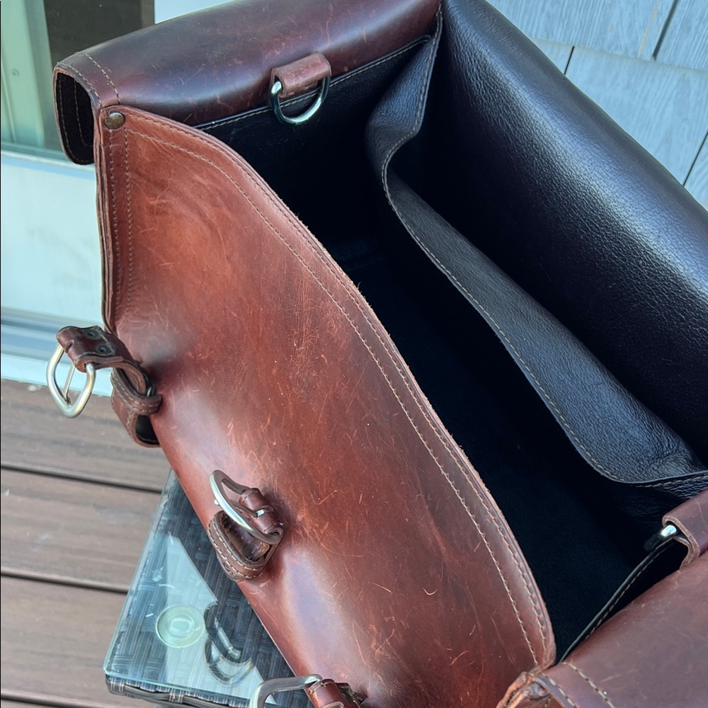 Saddleback leather - side pocket leather duffel bag. - Picture 10 of 14